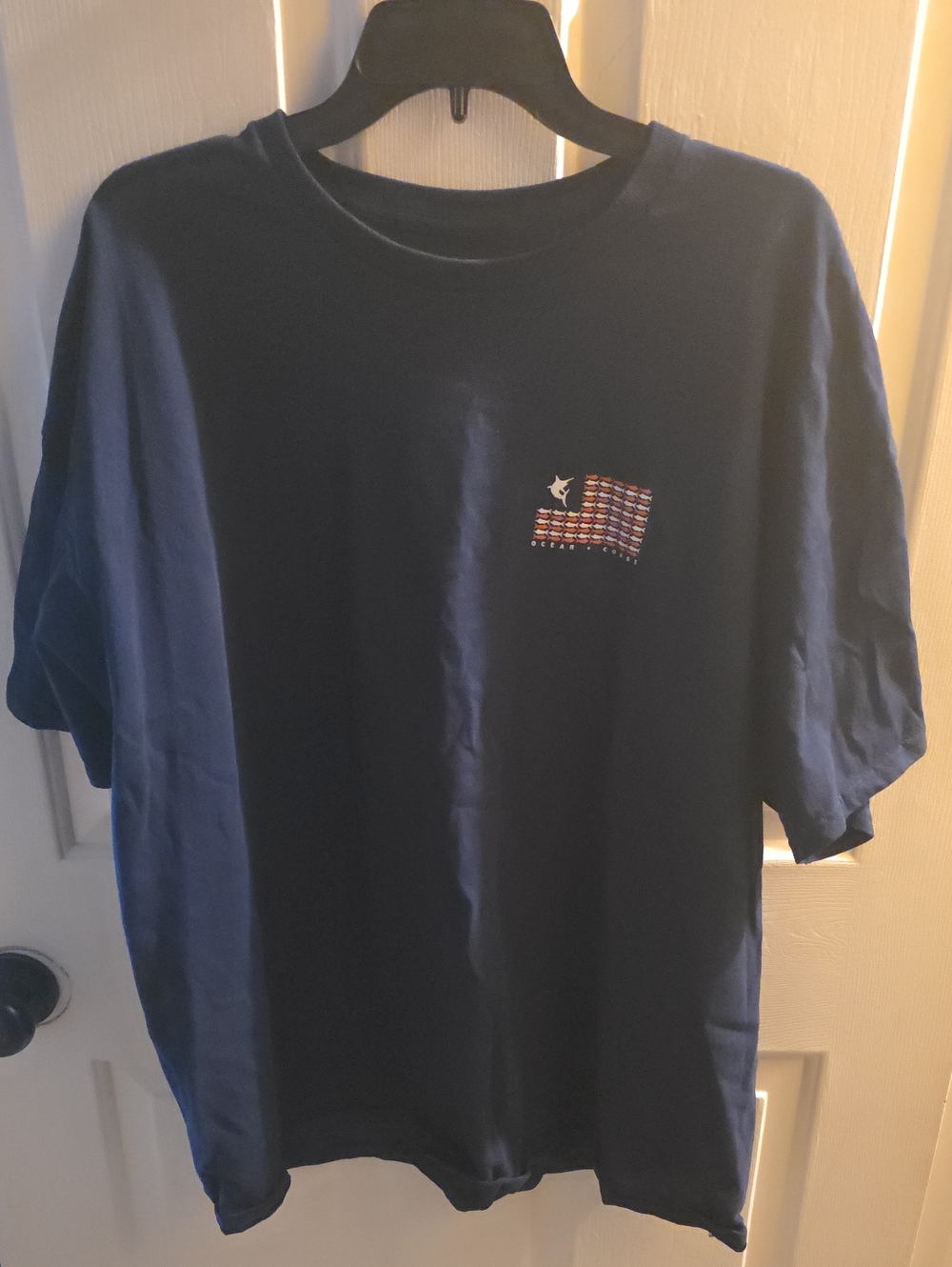 Men's Short-Sleeve Navy Graphic Tee with Flag Detail